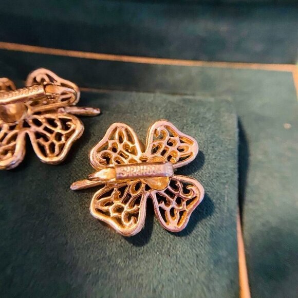 Sarah Coventry Vintage 4 Leaf Clover Lucky Clip on Earrings - Picture 2 of 2